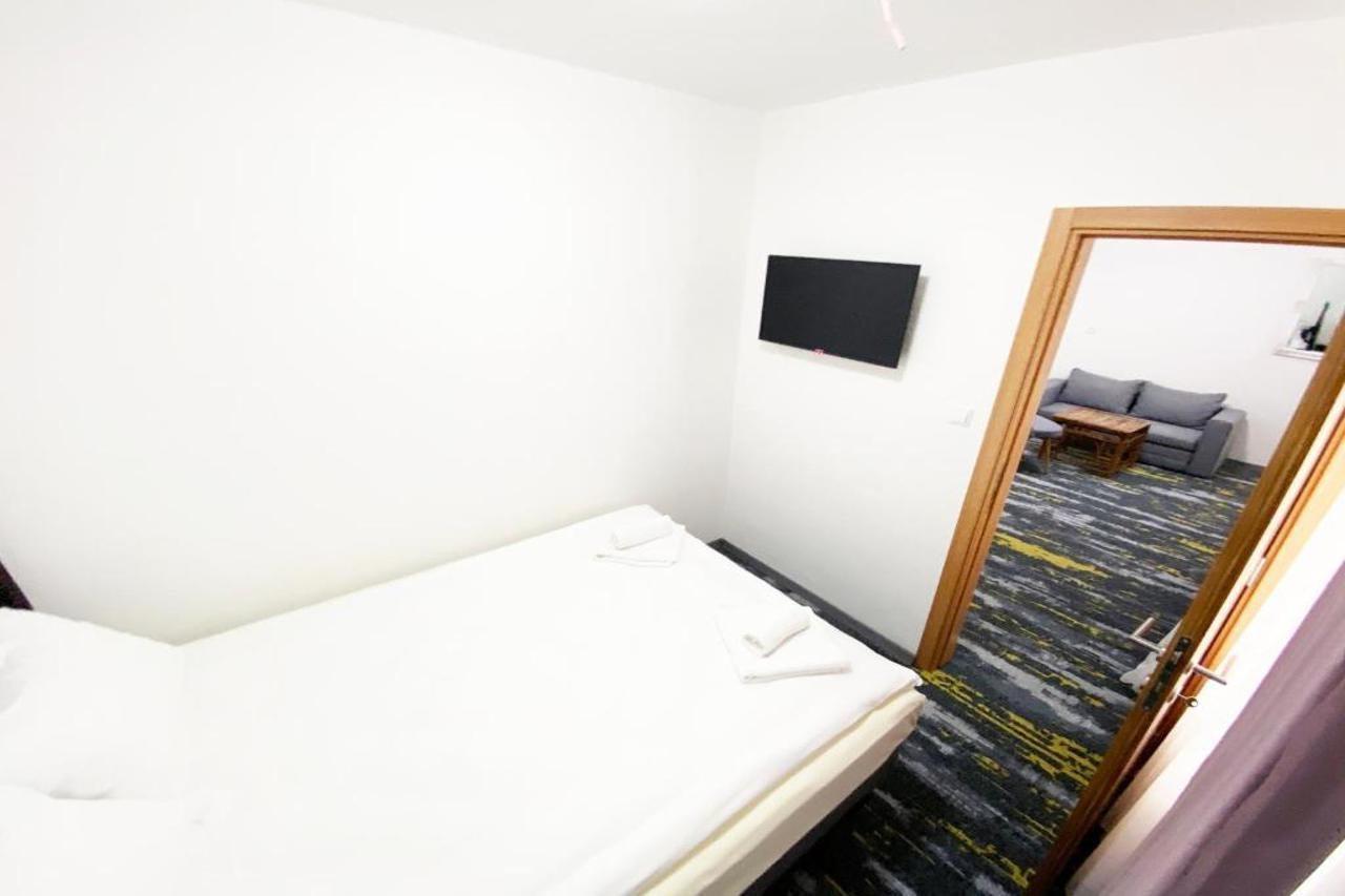 Hotel Suljovic Илиджа Экстерьер фото
